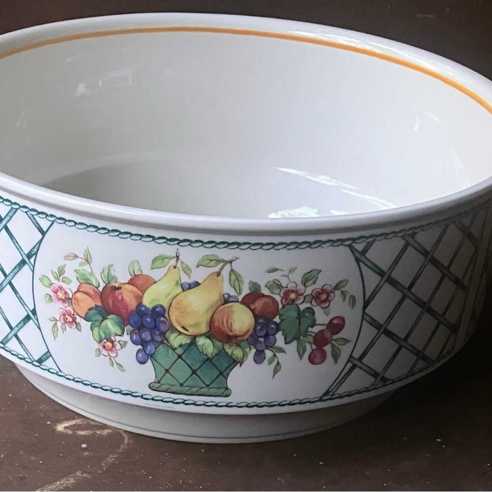 Vintage Retired Villeroy & Boch 7” Vegetable Bowl